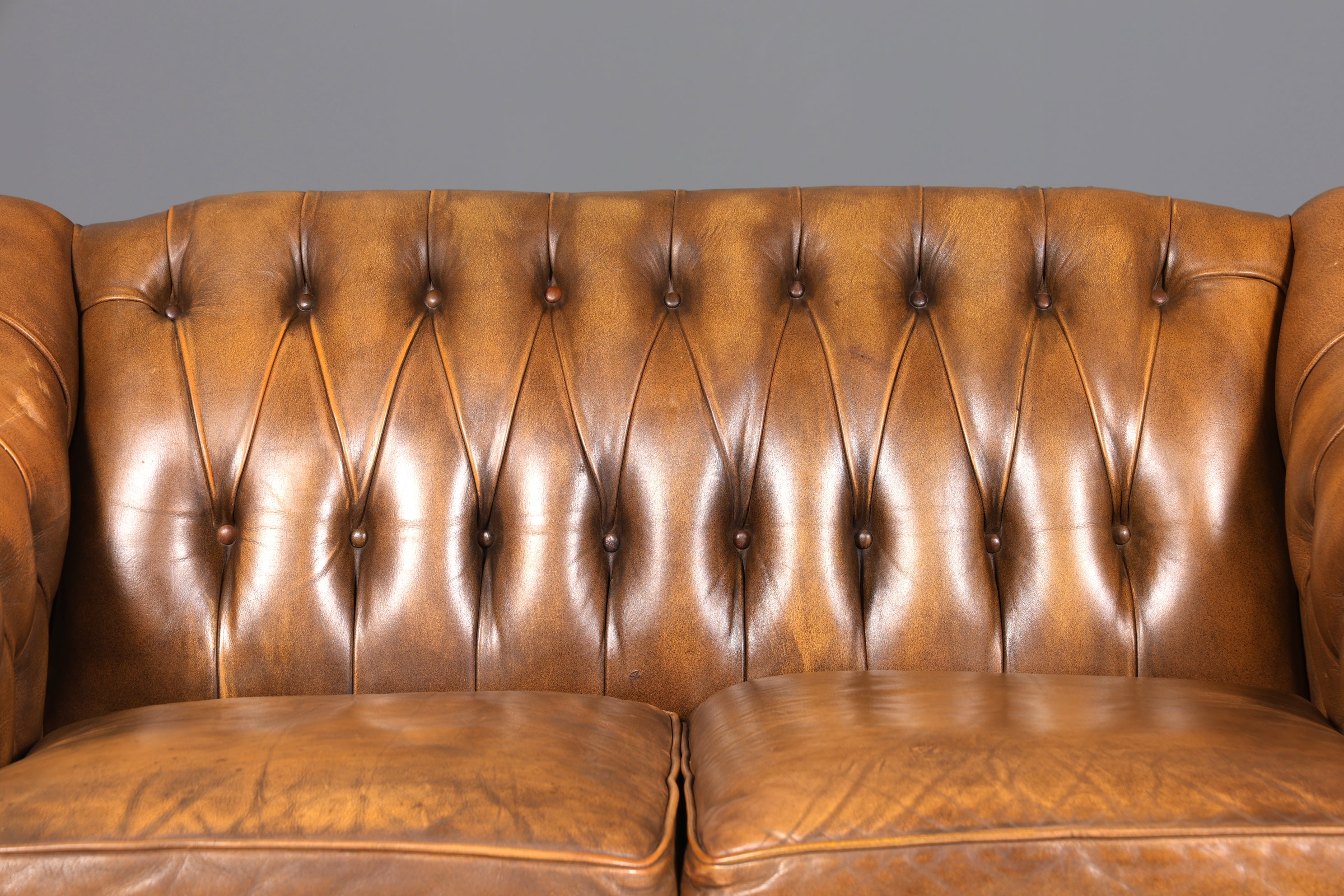 Wunderschönes seltenes Original Chesterfield Sofa 2-Sitzer Couch England Polstersofa
