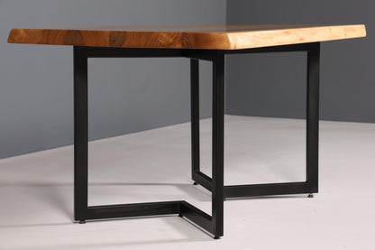 Stilvoller Nussbaum Tisch 140-90cm Esszimmer Tisch Baumkanten Platte massiv Holz Küchentisch