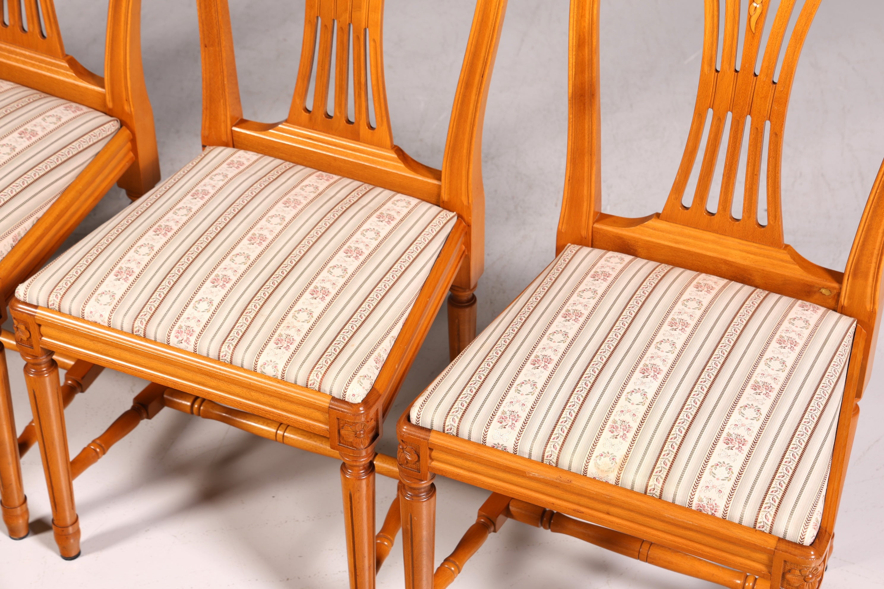 4x Traumhafte Stühle im Gustavianischem Stil Englisch Küchenstühle Antik Stil Esszimmer Stuhl Set