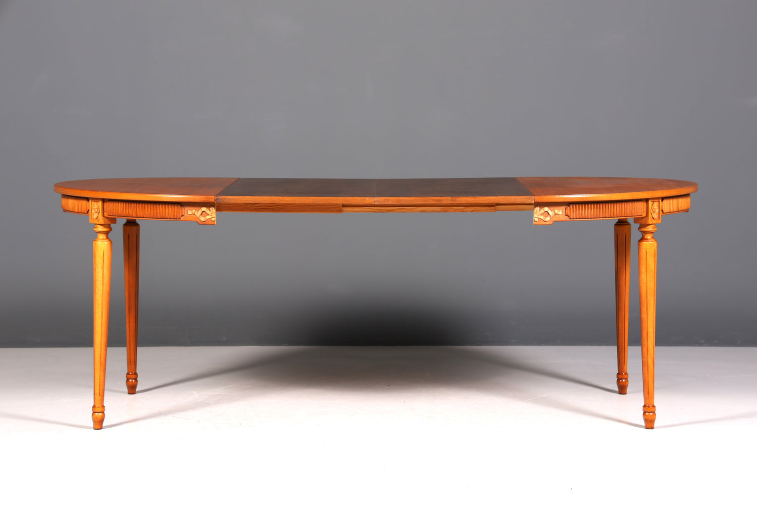 Wunderschöner Tisch im Gustavianischer Stil Küchentisch ausziehbar Antik Stil Eibe Esszimmer Tisch