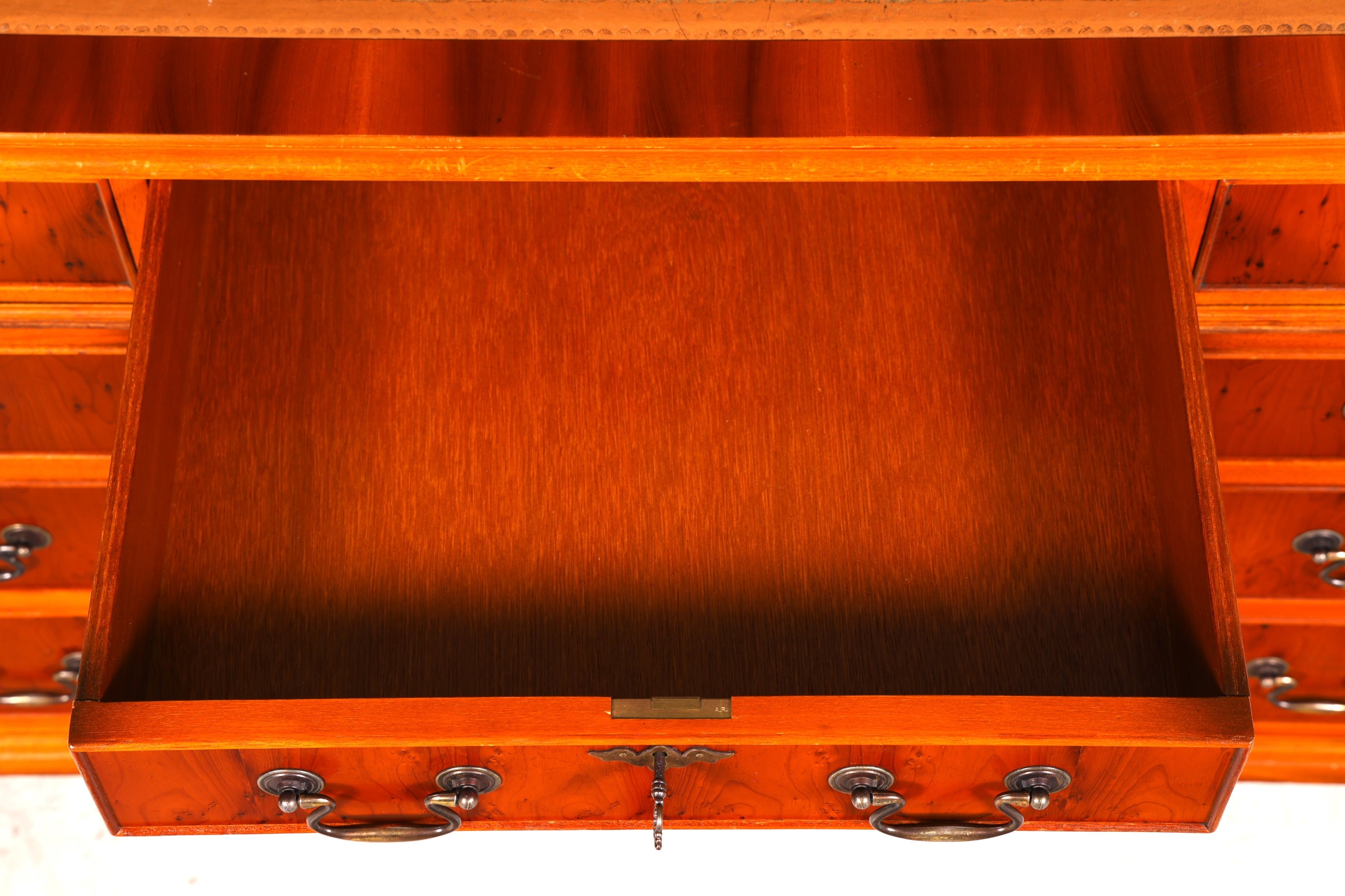 G616 Finish cm Wunderschöner Englischer Schreibtisch Englisch Eibe Desk Leder Auflage Antik Stil Bürotisch Office Desk (Kopie)