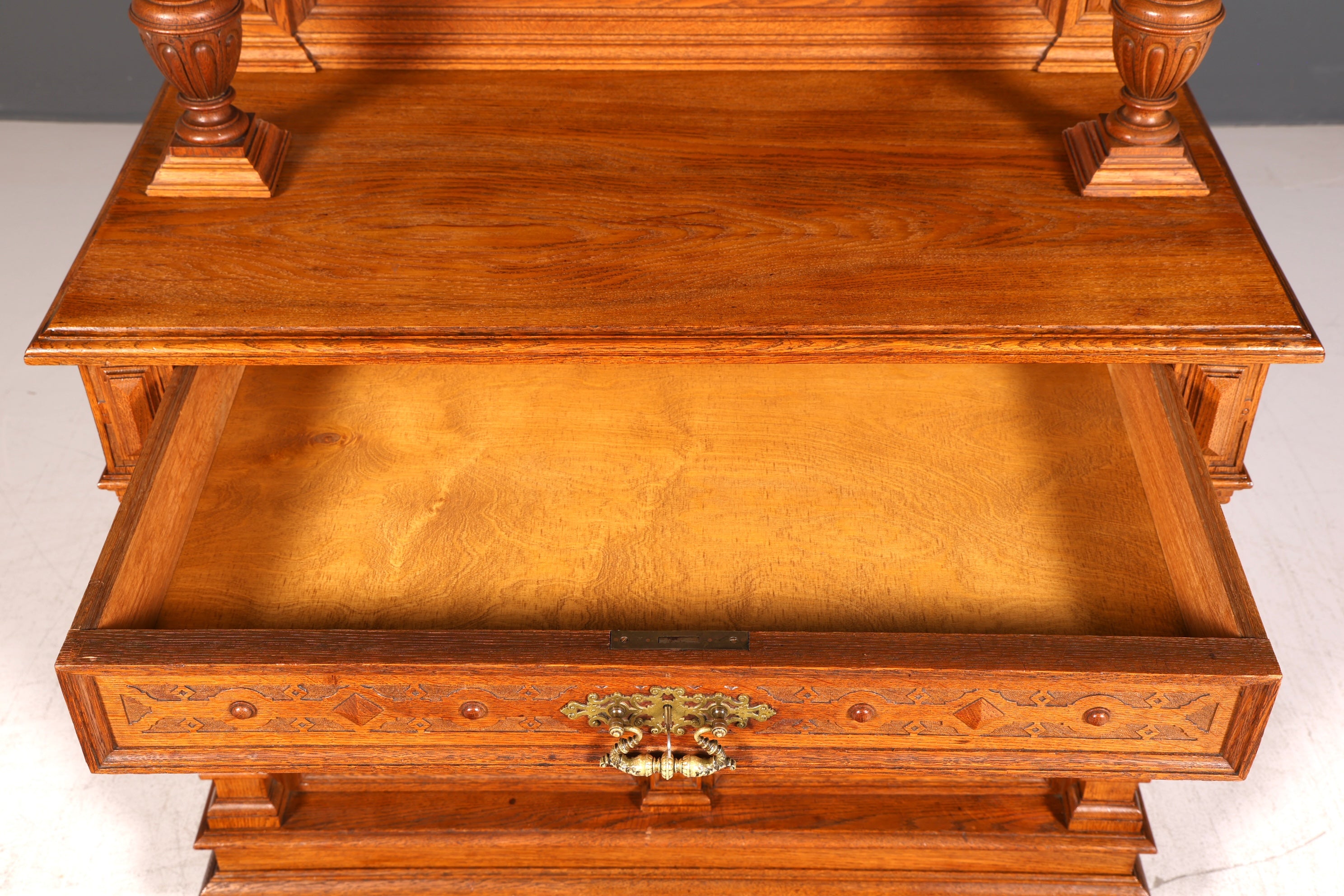 Wunderschönes Gründerzeit Buffet Eiche Anrichte Aufsatz Kommode Antik Sideboard Vertiko um 1890 Vintage