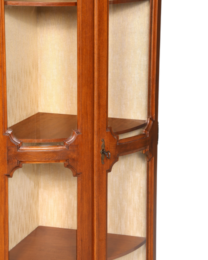 Hauptstadt Möblerei Selva Eckvitrine aus Holz im Antik-Stil mit Glasfront und hellem Innenraum