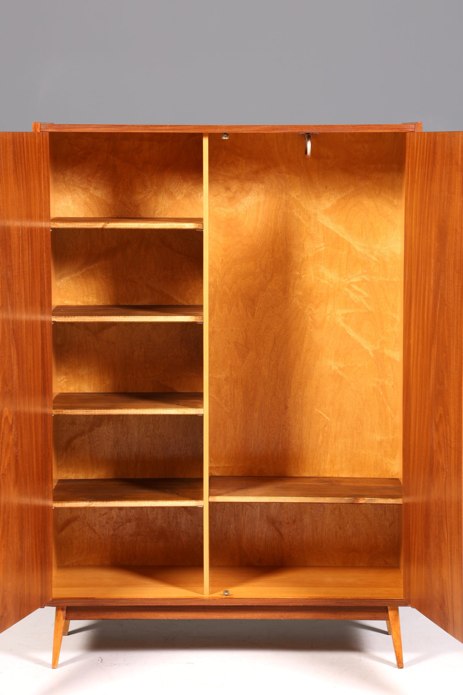 Wunderschöner Mid Century Schrank Retro Kleiderschrank Vintage Wäscheschrank 60s