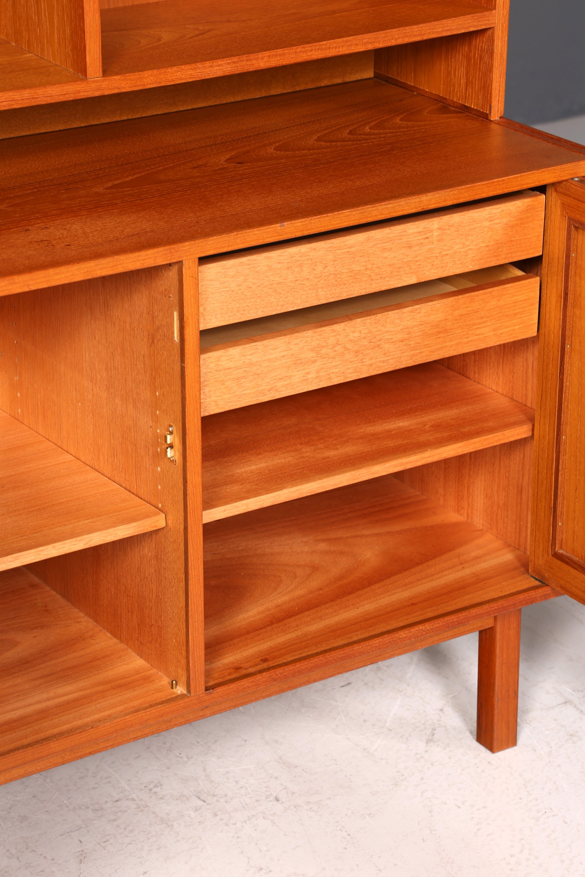 Traumhaftes Mid Century Regal Teak Holz Schrank Danish Design Retro Kommode Vintage Bücherregal 60er Jahre