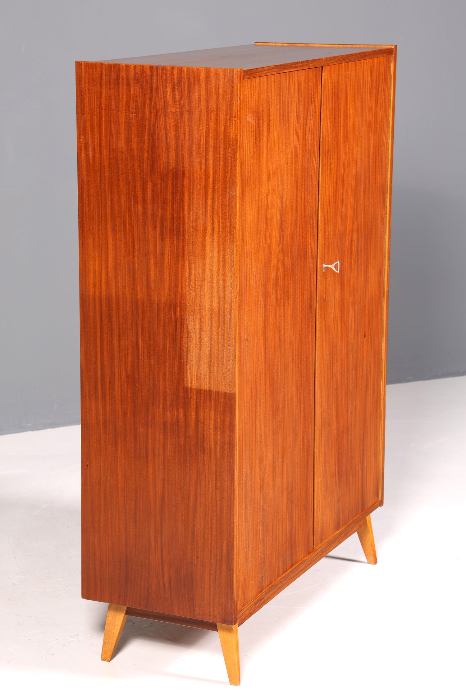 Wunderschöner Mid Century Schrank Retro Kleiderschrank Vintage Wäscheschrank 60s