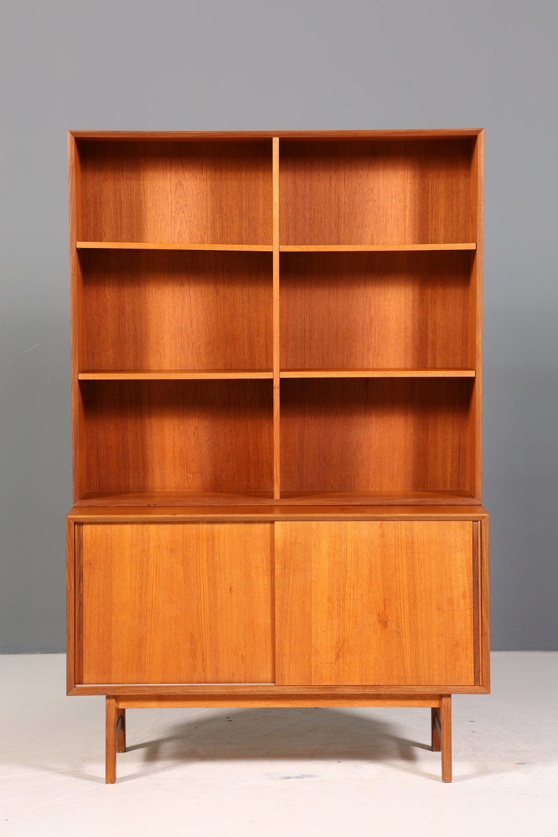 Schlichtes Mid Century Bücherregal Danish Design Schrank Retro Kommode Schiebetür Regal Vintage