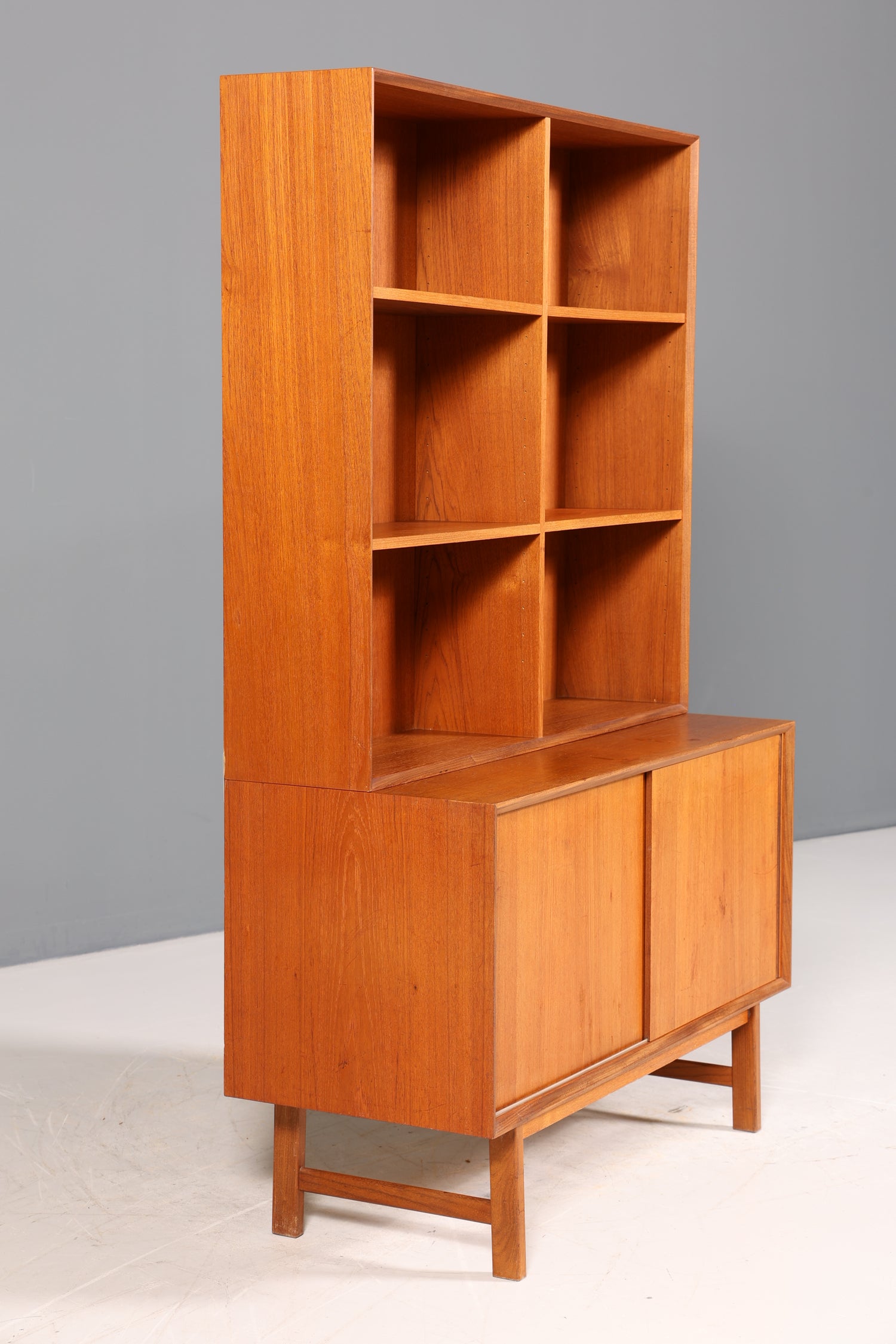 Schlichtes Mid Century Bücherregal Danish Design Schrank Retro Kommode Schiebetür Regal Vintage