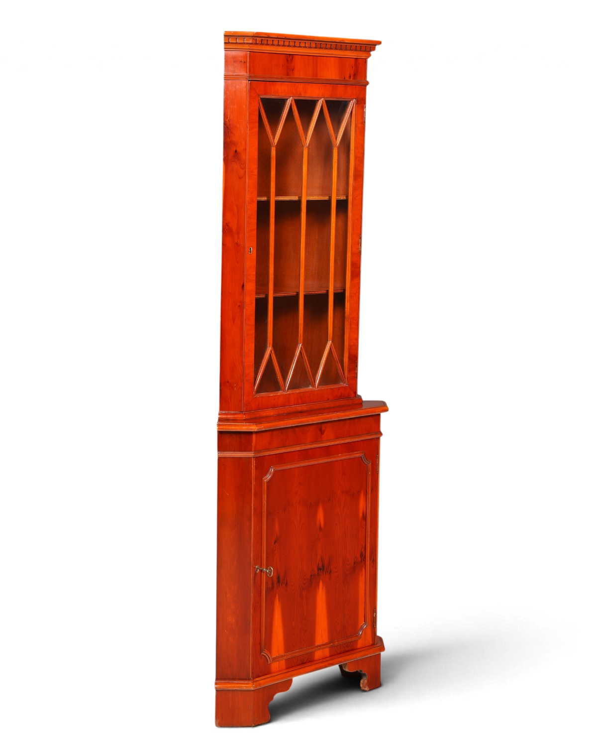 Hauptstadt Möblerei englische Eckvitrine aus Eibenholz mit verglaster Tür und klassischer Maserung im Vintage-Stil