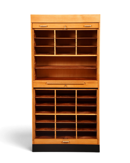 Hauptstadt Möblerei Mid Century Rollladenschrank aus Holz im Bauhaus Stil mit vielen Fächern und abschließbaren Türen