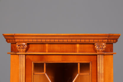 Wunderschöne Englische Eckvitrine Antik 60s echt Holz Eibe Schrank Eckschrank Glasvitrine Vitrine