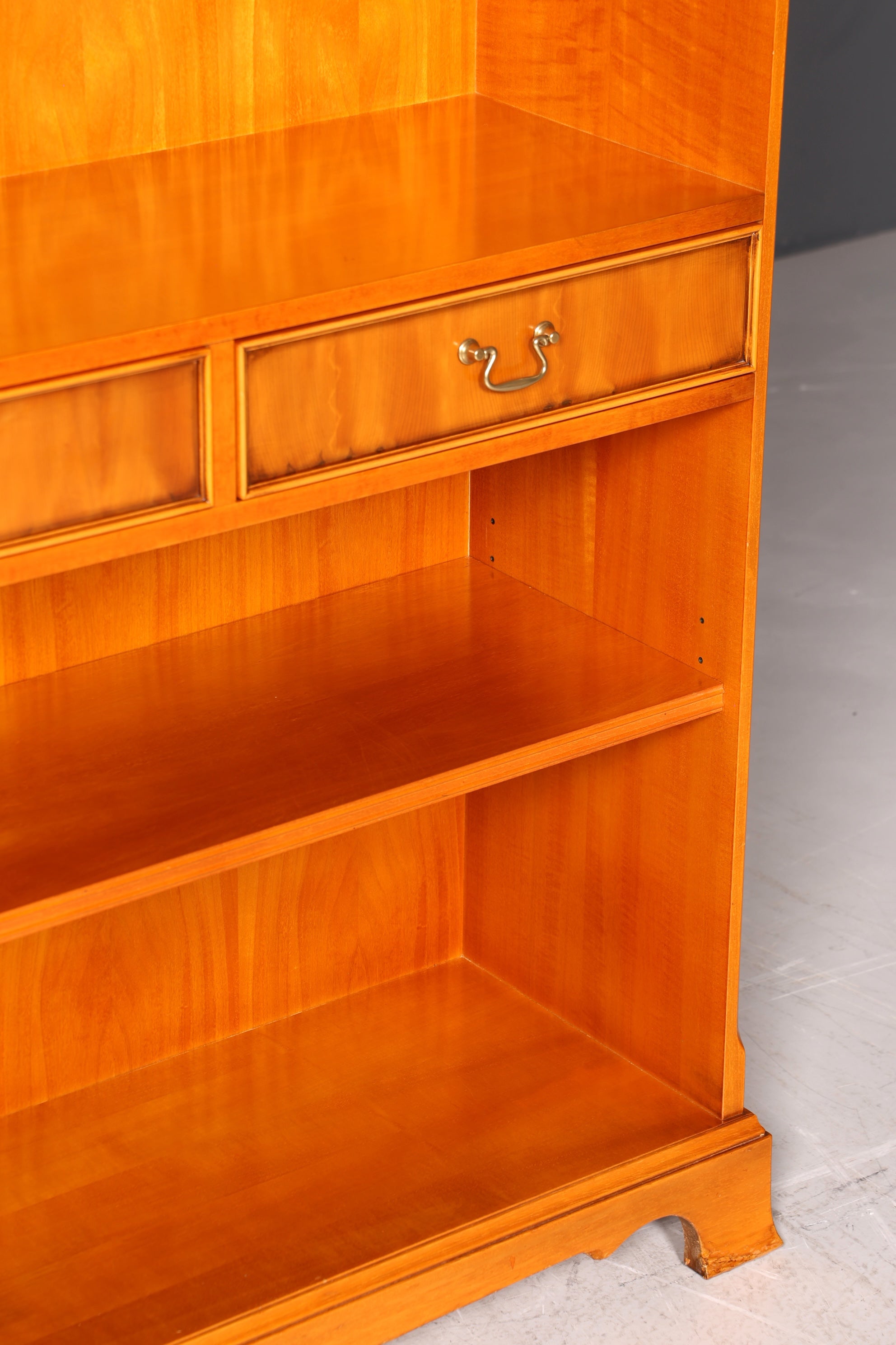 Wunderschönes Englisches Bücherregal Eibe Antik Regal Bookshelf Buchablage 60s