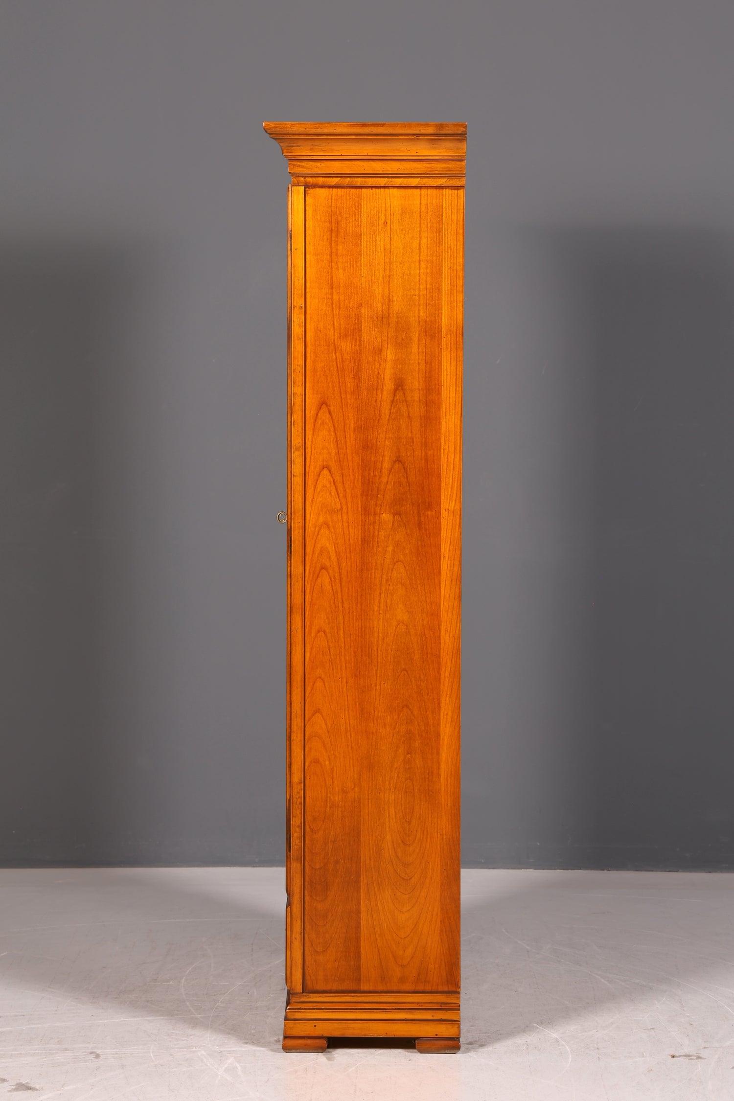 Traumhafte Original Selva Villa Borghese Vitrine Kirschholz Antik Stil Glasvitrine Geschirrschrank Italienische Möbel