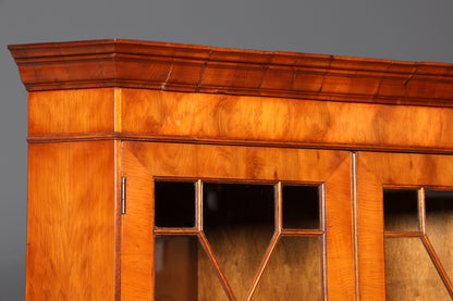 Wunderschöne Englische Eckvitrine Eibe Antik echt Holz Schrank Eckschrank Glasvitrine