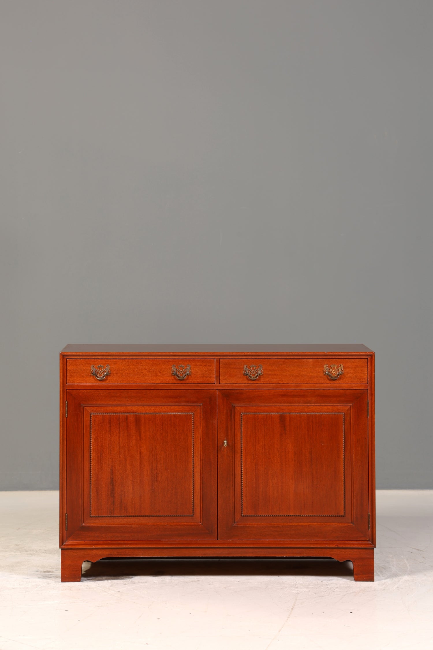 Wunderschöne Englische Kommode Holz TV Schrank echt Holz Antik Sideboard 1 von 2