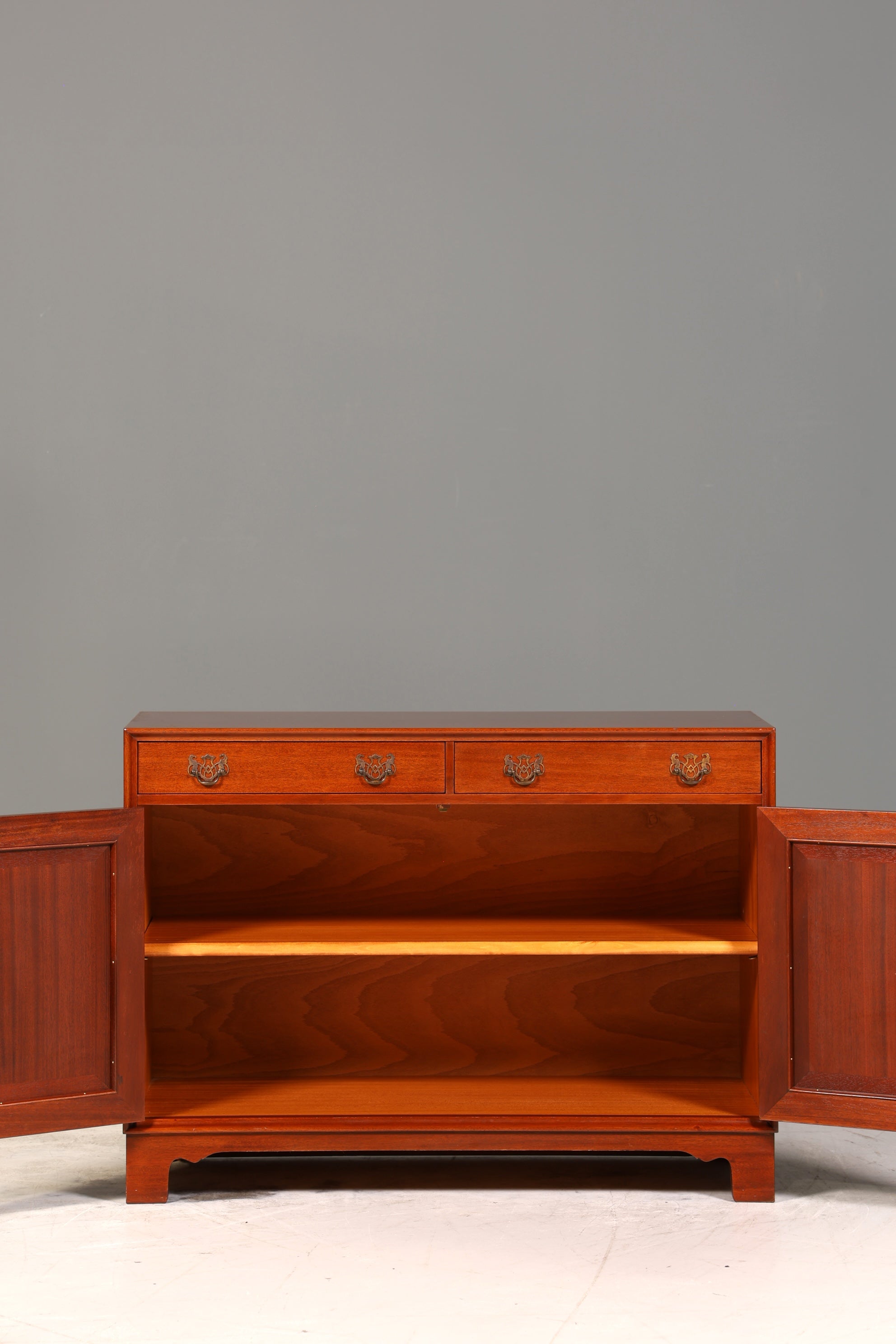 Wunderschöne Englische Kommode Holz TV Schrank echt Holz Antik Sideboard 1 von 2