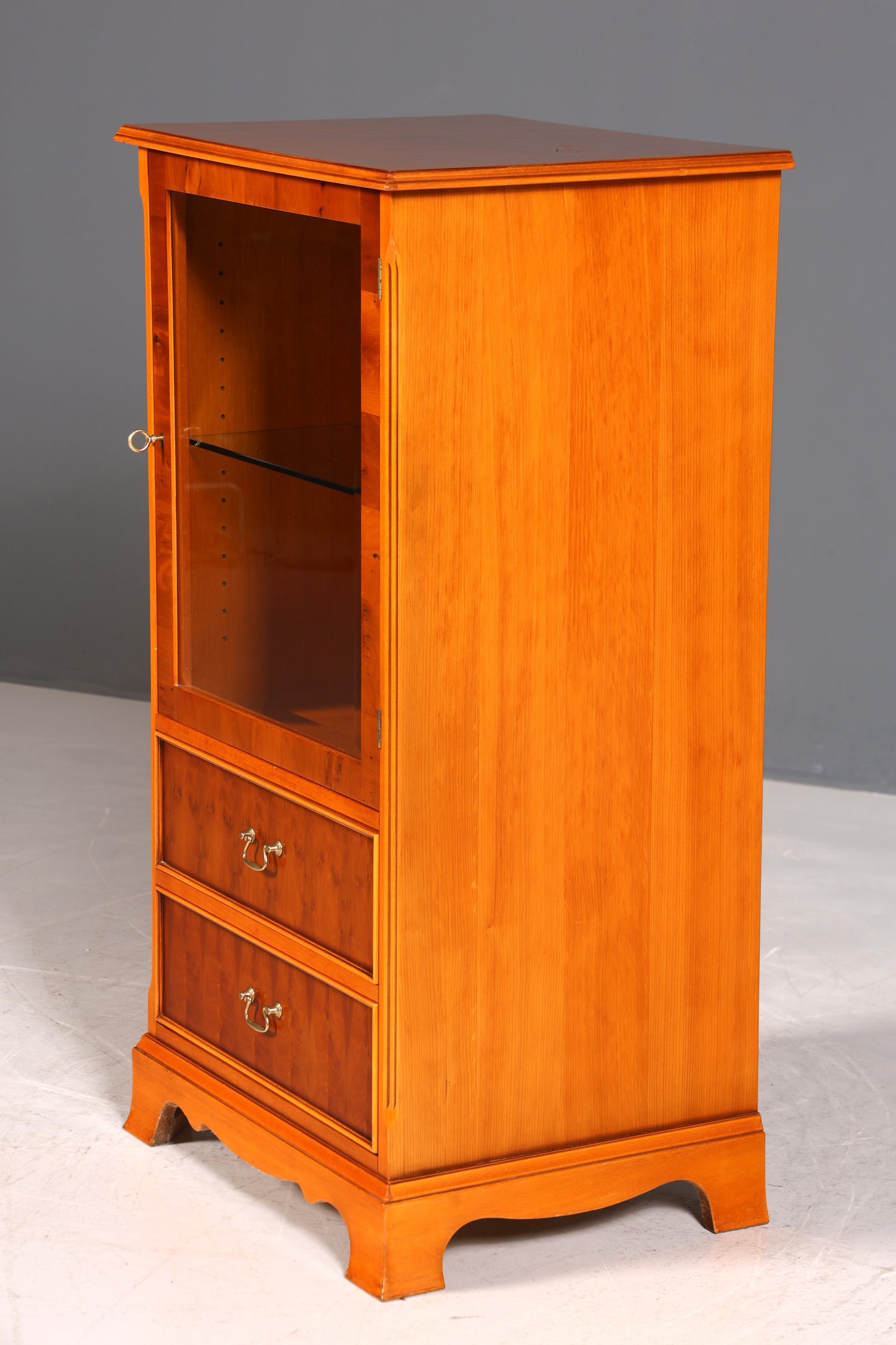 G015 Finish Wunderschöne Englische Vitrine Eibe Bücherschrank Buffet Antik Stil Glasvitrine