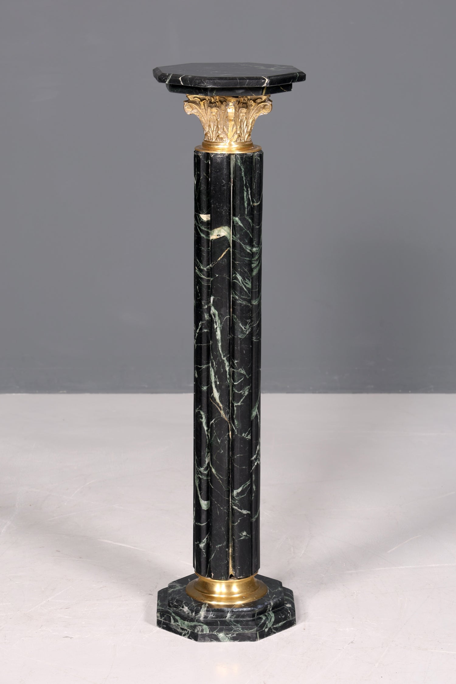 Wunderschöne Barock Stil Säule Louis XV Marmor Blumensäule Naturstein grün Sockel Ablage