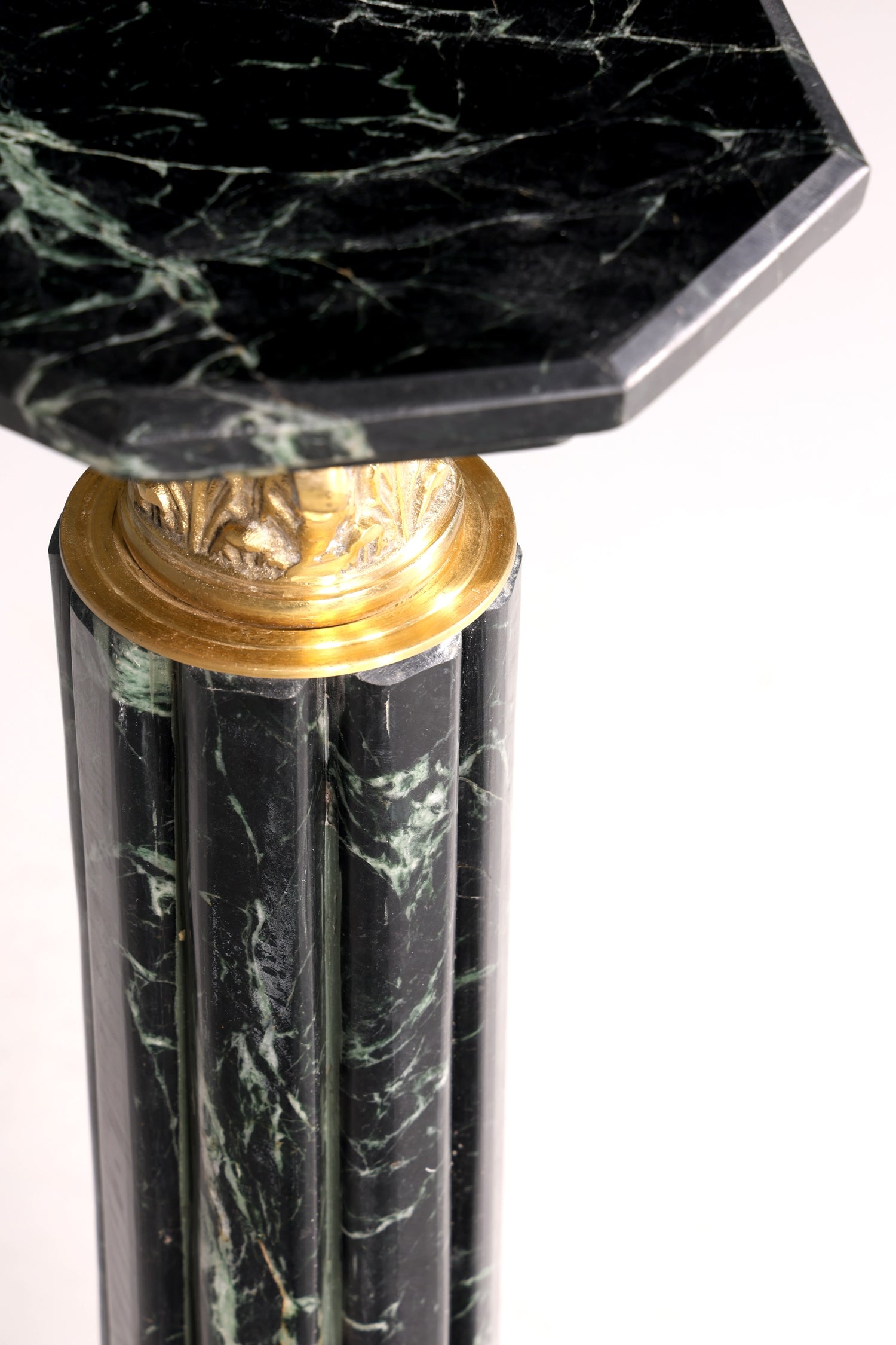 Wunderschöne Barock Stil Säule Louis XV Marmor Blumensäule Naturstein grün Sockel Ablage