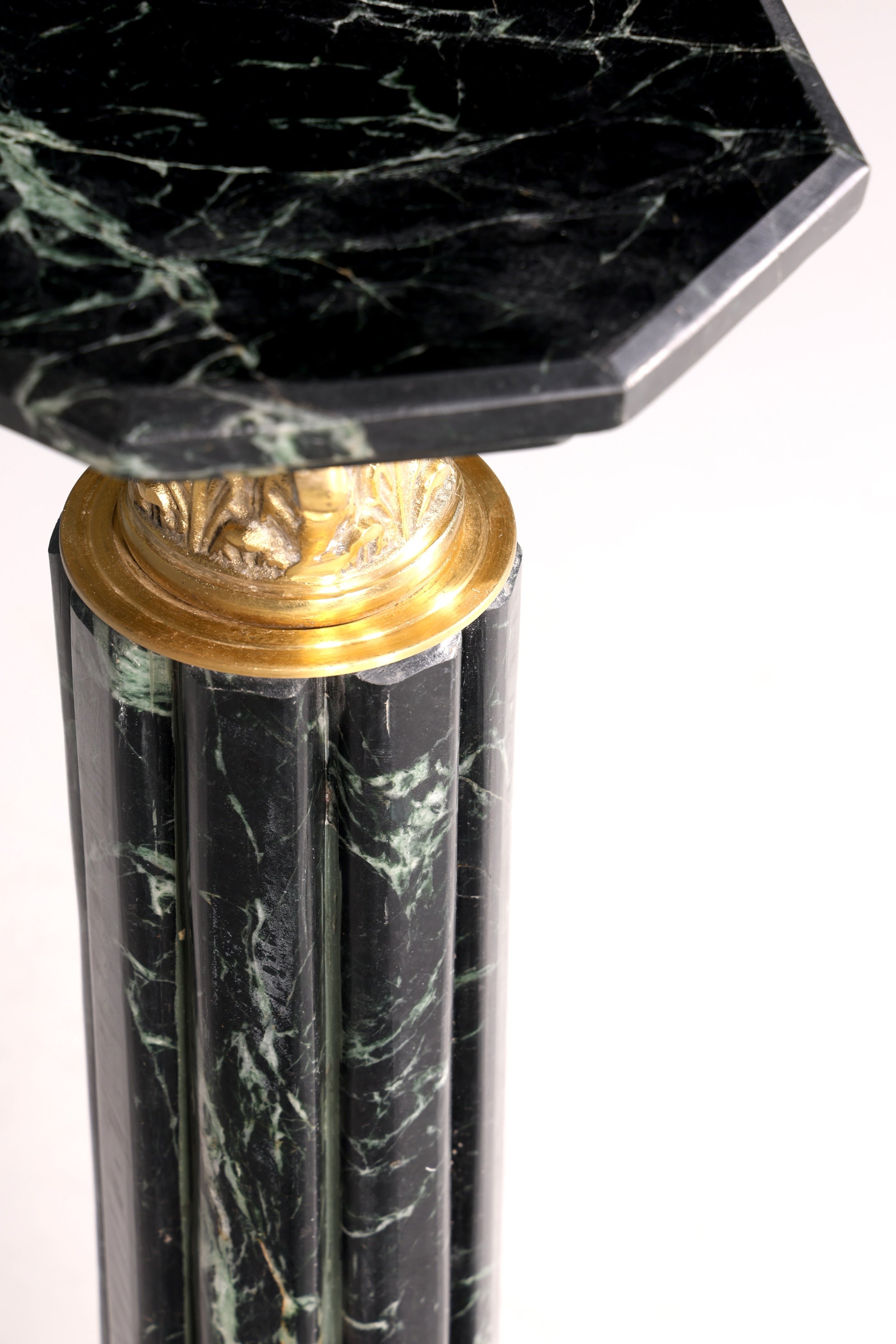 Wunderschöne Barock Stil Säule Louis XV Marmor Blumensäule Naturstein grün Sockel Ablage