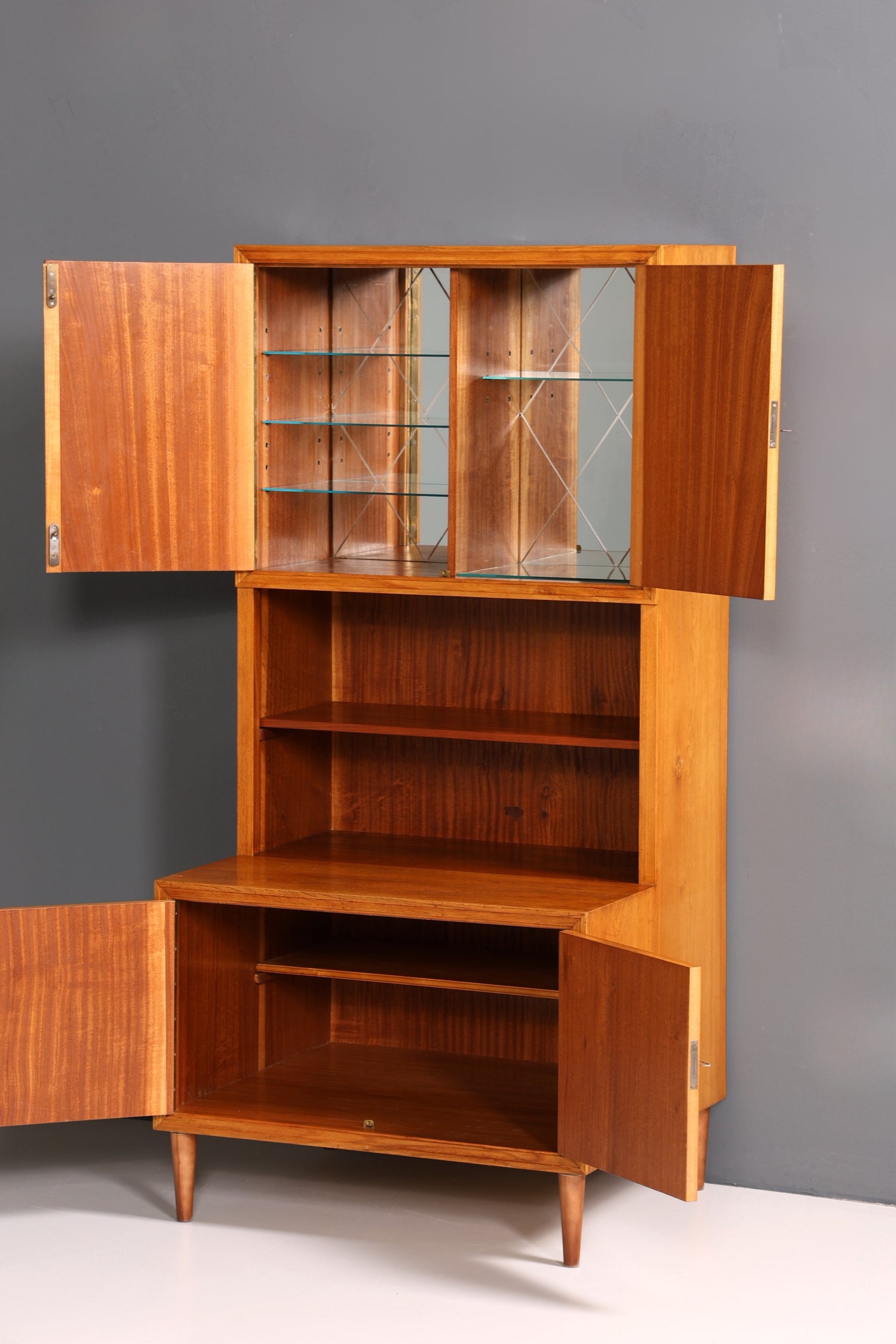 Schlichter Mid Century Schrank Danish Design Regal Retro Nussbaum 60s Bücherregal Buchablage