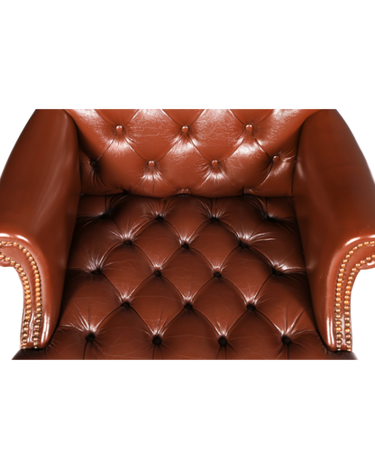 Hauptstadt Möblerei Chesterfield Chefsessel aus braunem Echtleder mit klassischer Knopfheftung und Ziernägeln