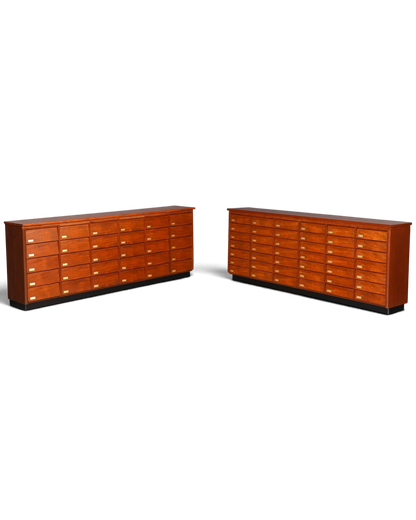 Hauptstadt Möblerei XXL Mid Century Apothekerschrank aus Holz mit 49 Schubladen im Bauhaus Stil