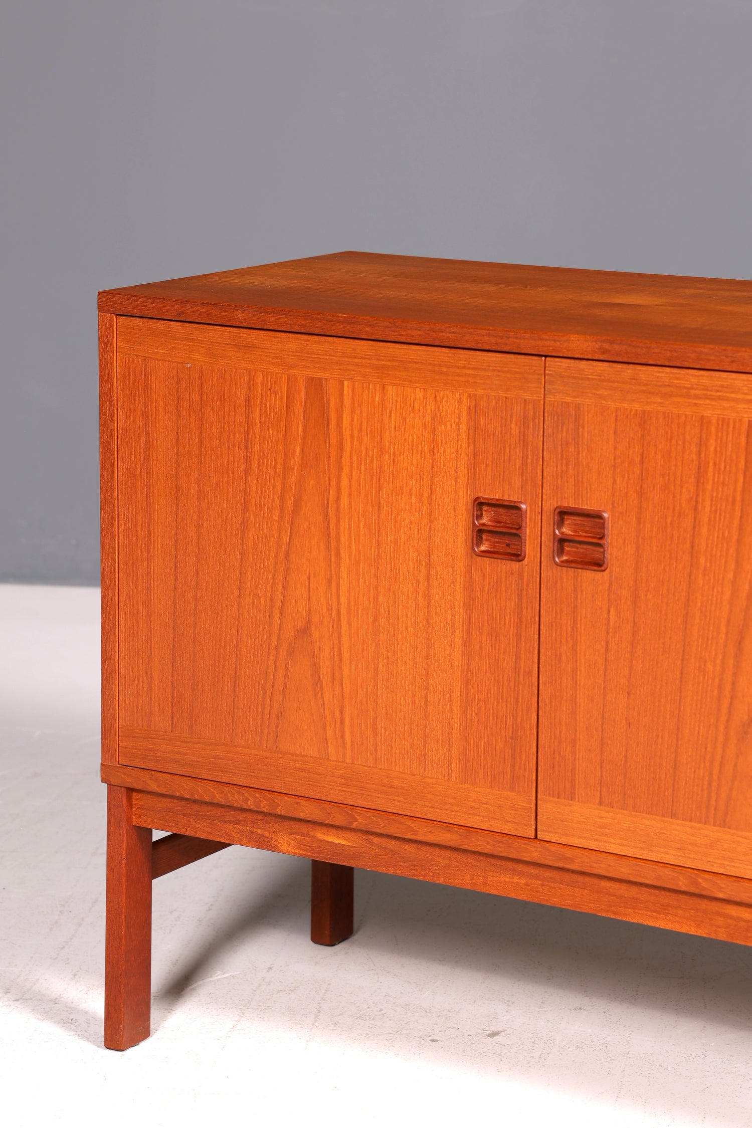Wunderschöne Mid Century Kommode Vintage Schrank Retro Flurkommode 60s Sideboard Regal Designklassiker