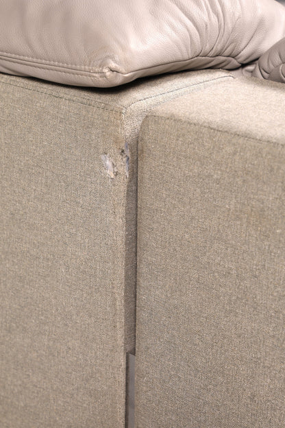 Hauptstadt Möblerei Ligne Roset tasarım gri kumaş koltuk arka kısmındaki onarılmış kumaş hasarı detayı