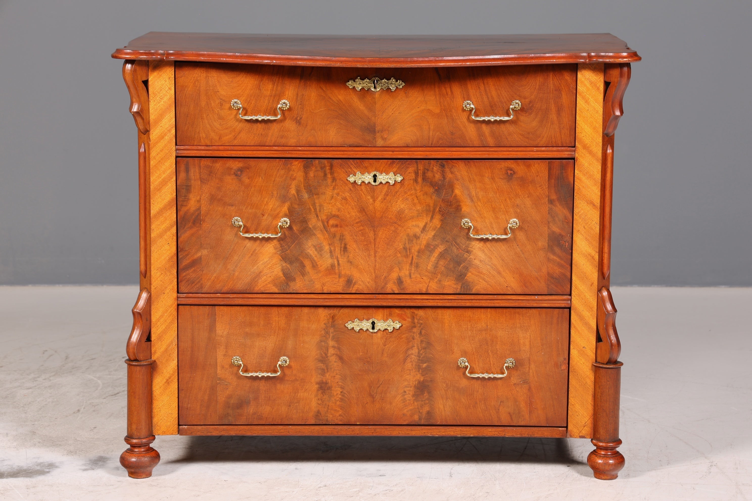 Traumhafte Louis Philippe Kommode Nussbaum Gründerzeit Schubladenkommode um 1890