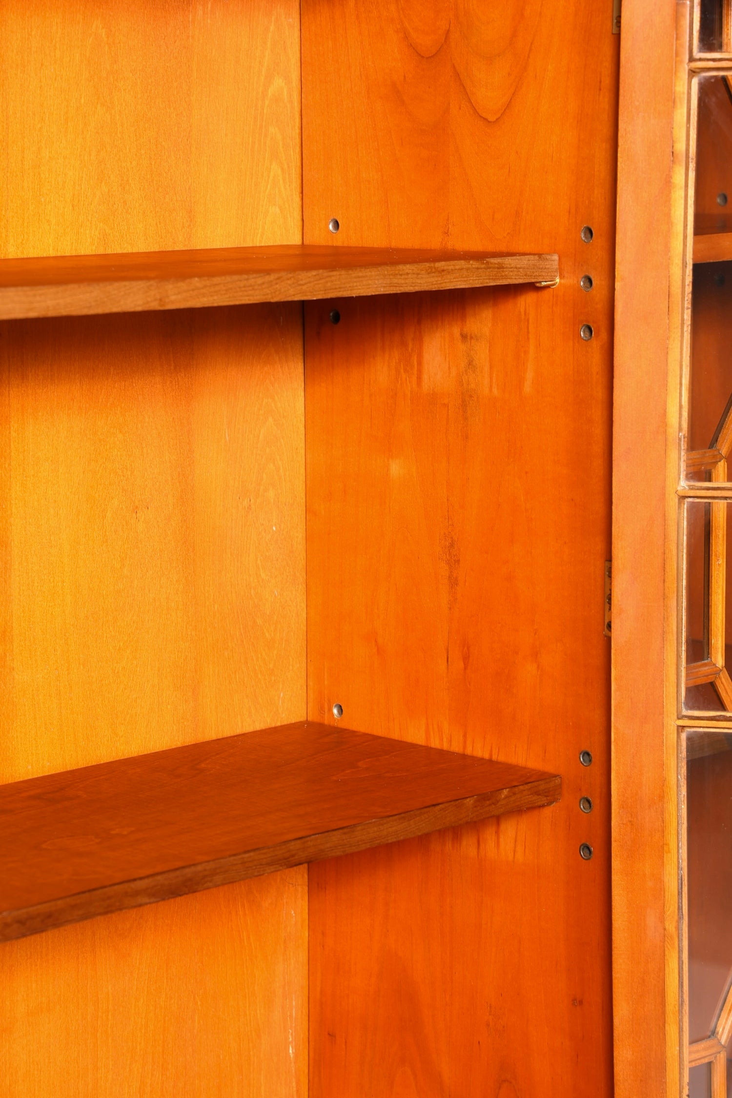 Traumhafte Englische Vitrine Bücherschrank Buffet Antik Stil Englisch Eibe Glasvitrine Bibliothek