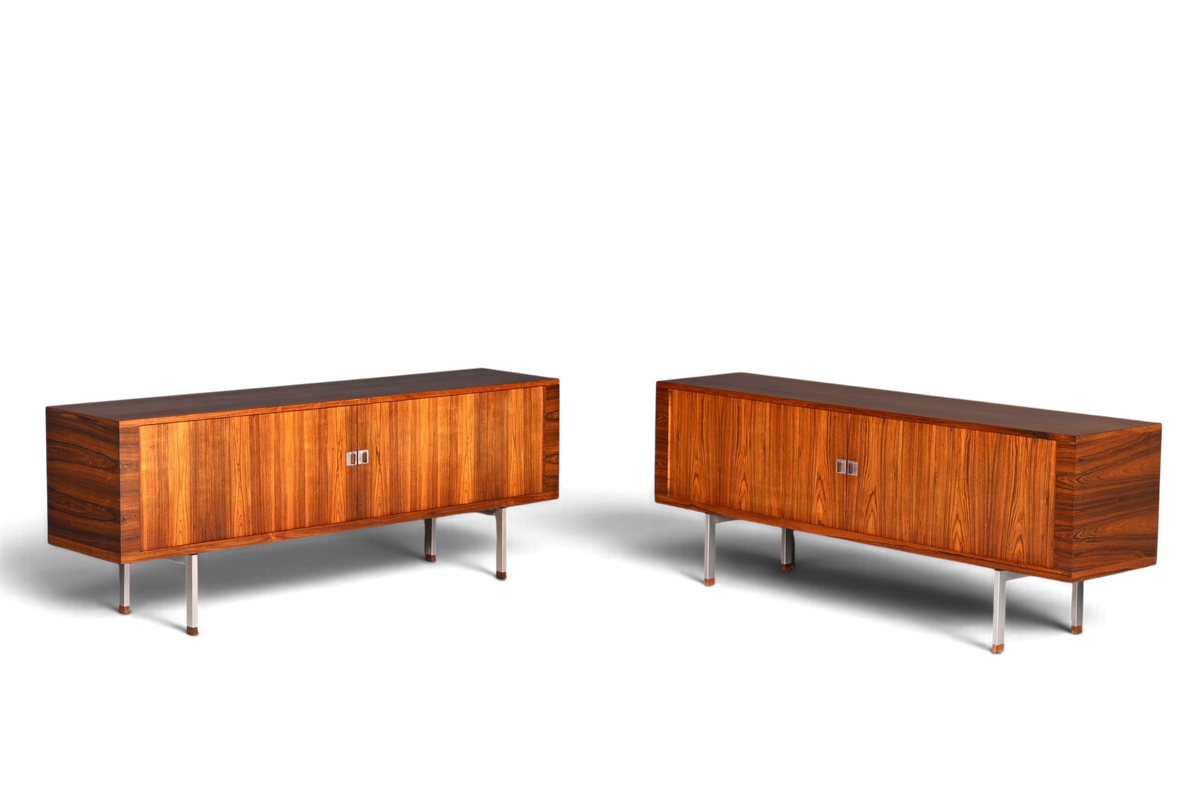 Beeindruckendes Original Hans J. Wegner für RY Møbler Modell RY 25 Sideboard Palisander Holz TV Kommode Vintage Schiebetür Schrank 1 von 2