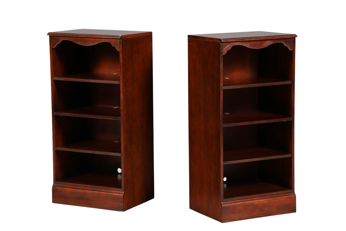 Zwei hochwertige Hauptstadt Möblerei Drexel Heritage Bücherregale aus massivem dunklem Holz mit verstellbaren Böden