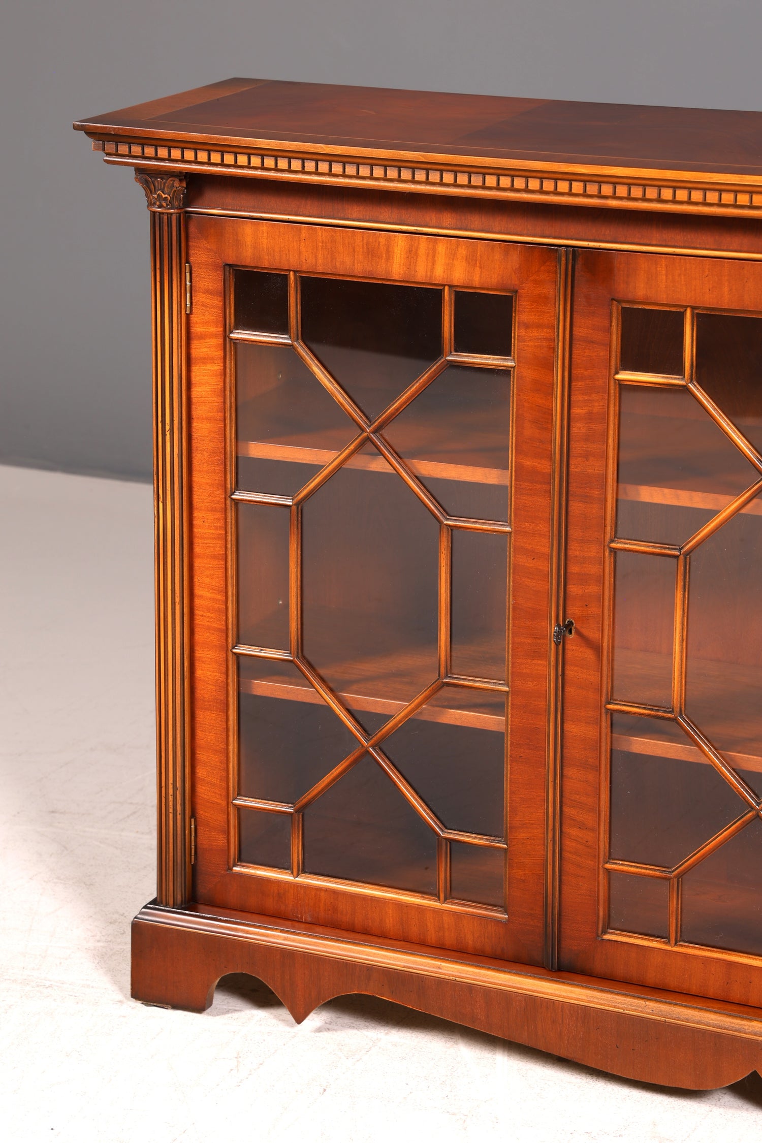 Wunderschönes Englisches Sideboard Mahagoni Echt Holz Vitrine Antik Regal Schrank Glasvitrine Kommode Vintage