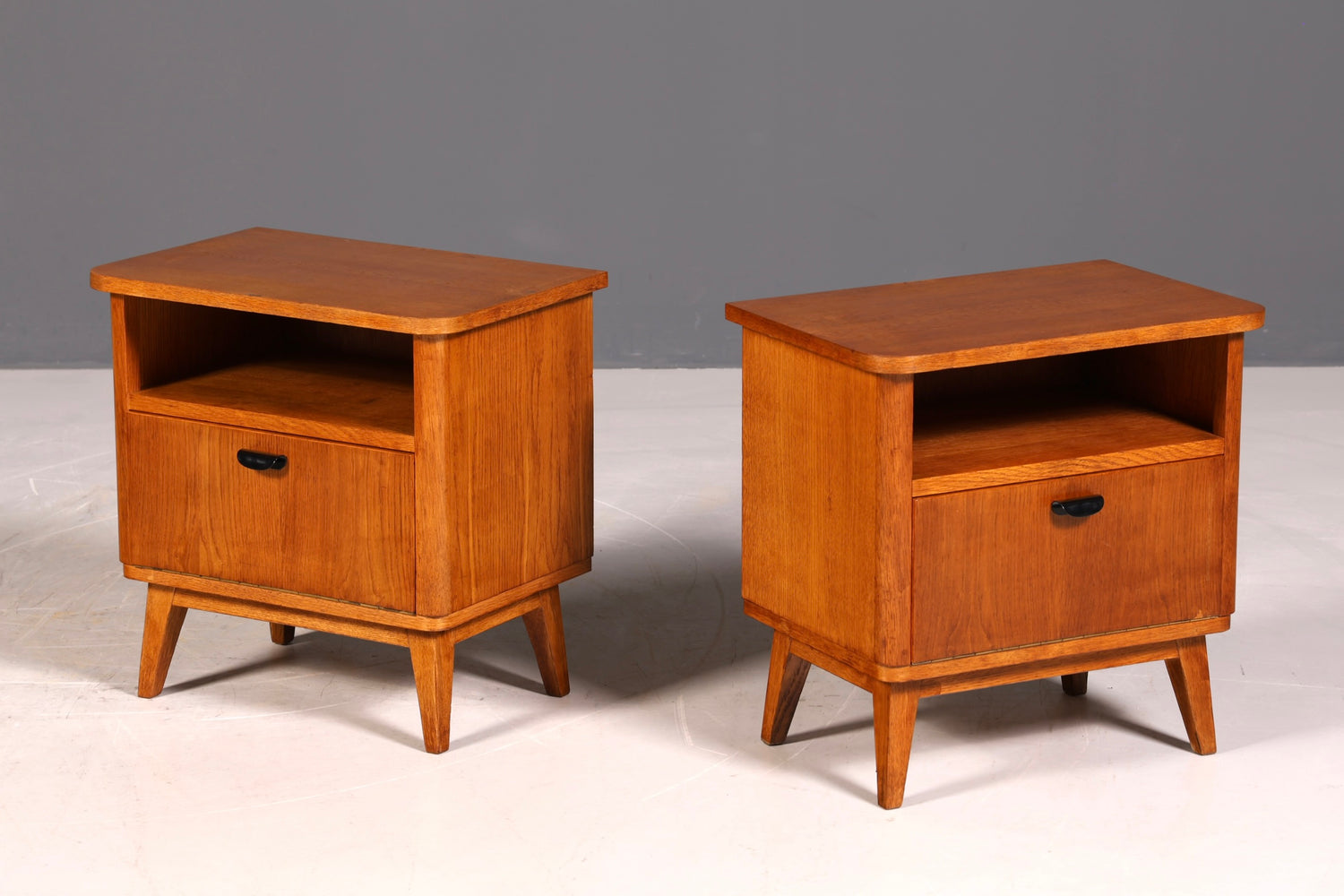 Schlichte Mid Century Kommode Vintage Klappschränkchen Danish Design Nachttisch 2 von 2