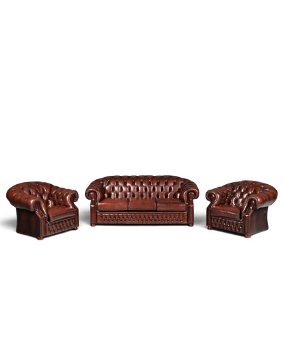 Hauptstadt Möblerei Chesterfield Centurion Ledersofa und zwei Sessel in antikem Braun mit klassischer Knopfheftung