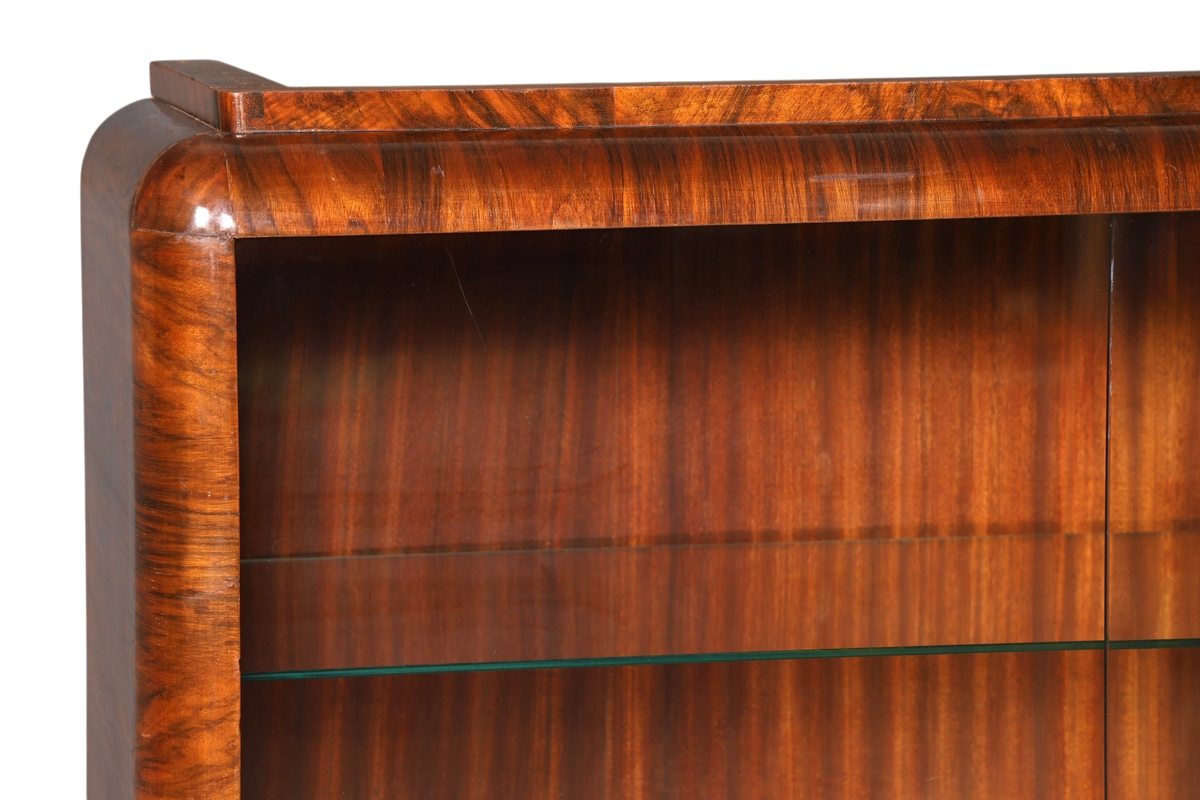 Edle Art Deco Vitrine Nussbaum Vitrine massiv Holz Antik Schrank Regal Vitrinenschrank