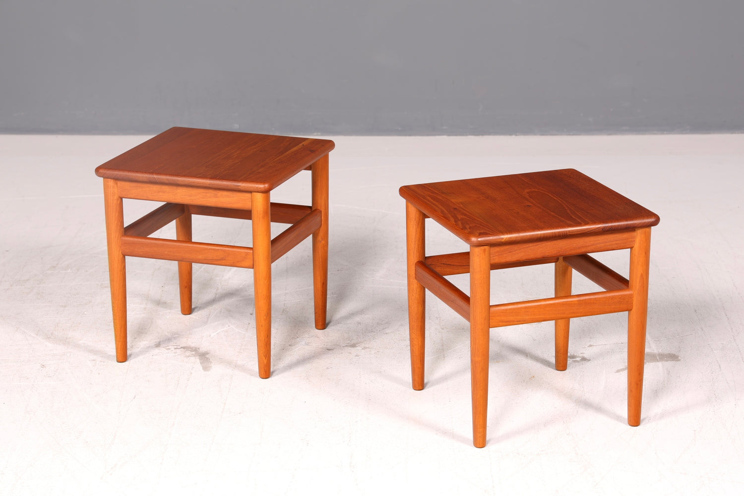 Edler Mid Century Beistelltisch Danish Design Blumenhocker Teak Ablagetisch Vintage 60er Danish Design Tisch 2 von 2