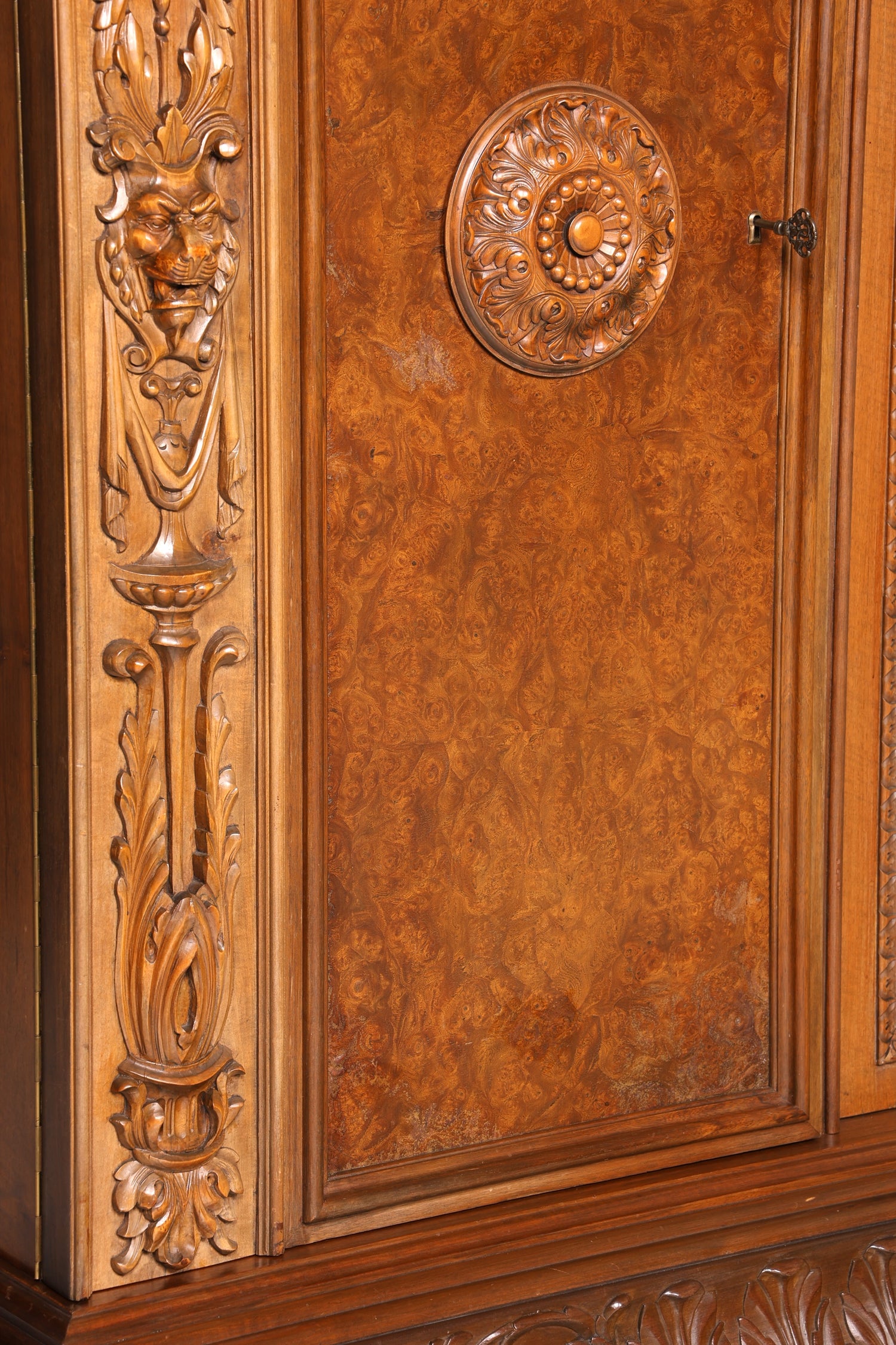 Traumhafter XXL Neorenaissance Bücherschrank Antik Vitrine Herrenzimmer Gründerzeit Buffet Schrank Regal Kanzlei