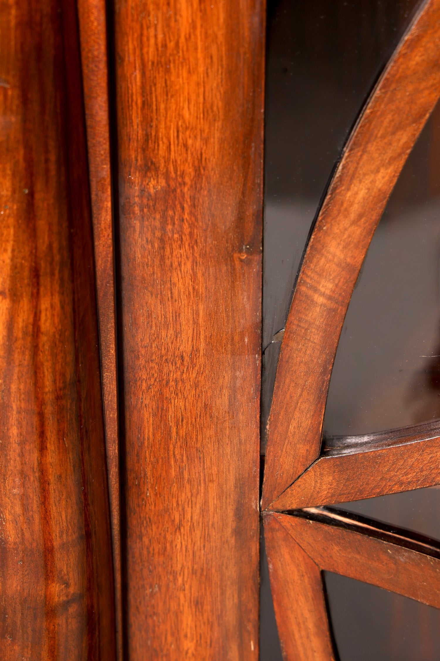 Traumhafter Original Biedermeier Vitrine um 1820 Antiker Schrank Art Deco Bücherregal