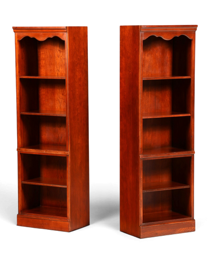 Zwei antike Drexel Heritage Bücherregale aus massivem Holz im klassischen Stil von Hauptstadt Möblerei