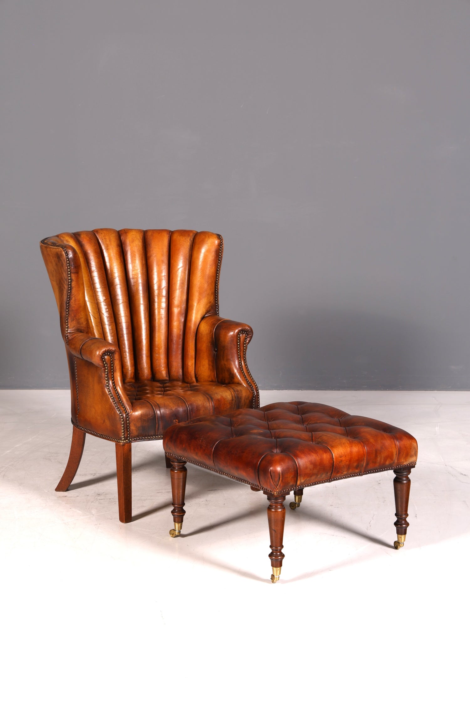 Original Chesterfield Hocker echt Leder Englischer Fusshocker UK Englisch Fussablage